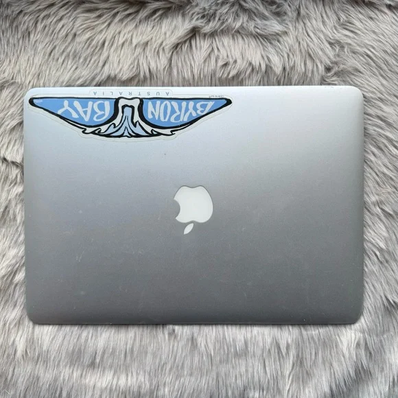 Macbook *Read Description* - Picture 2 of 8